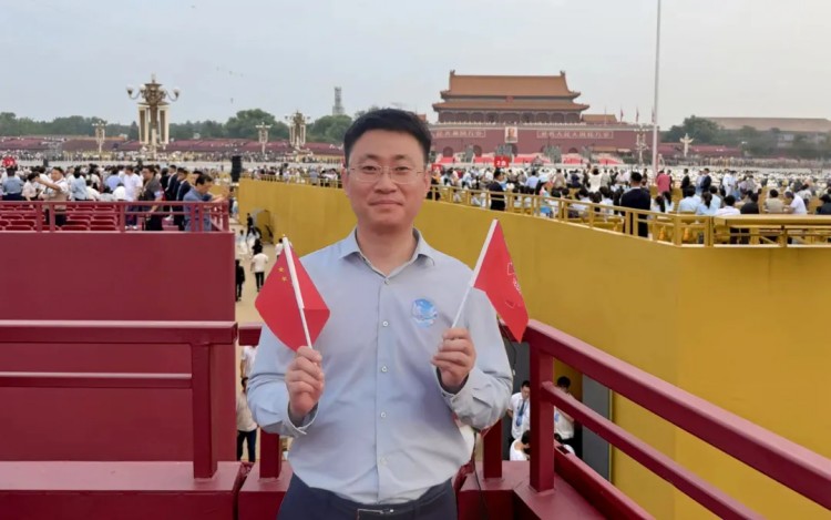 荣耀时刻！苍穹数码总裁杨春受邀参加抗战胜利80周年阅兵观礼